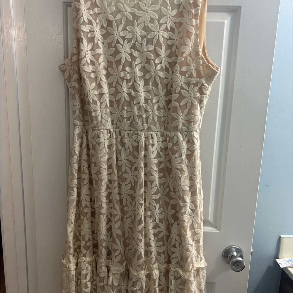 Luxology Cream Floral Lace Midi Dress